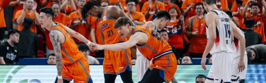CBA季后赛！上海男篮vs山东男篮，赛前带来上海男篮张镇麟、偰李永炜、怀特塞德以及山东男篮高诗岩的最新消息