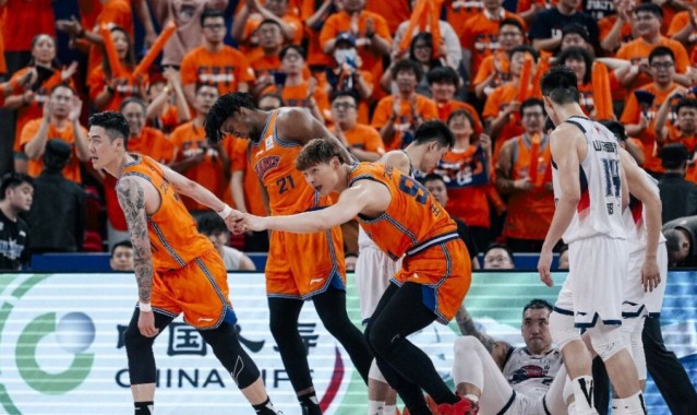 CBA季后赛！上海男篮vs山东男篮，赛前带来上海男篮张镇麟、偰李永炜、怀特塞德以及山东男篮高诗岩的最新消息